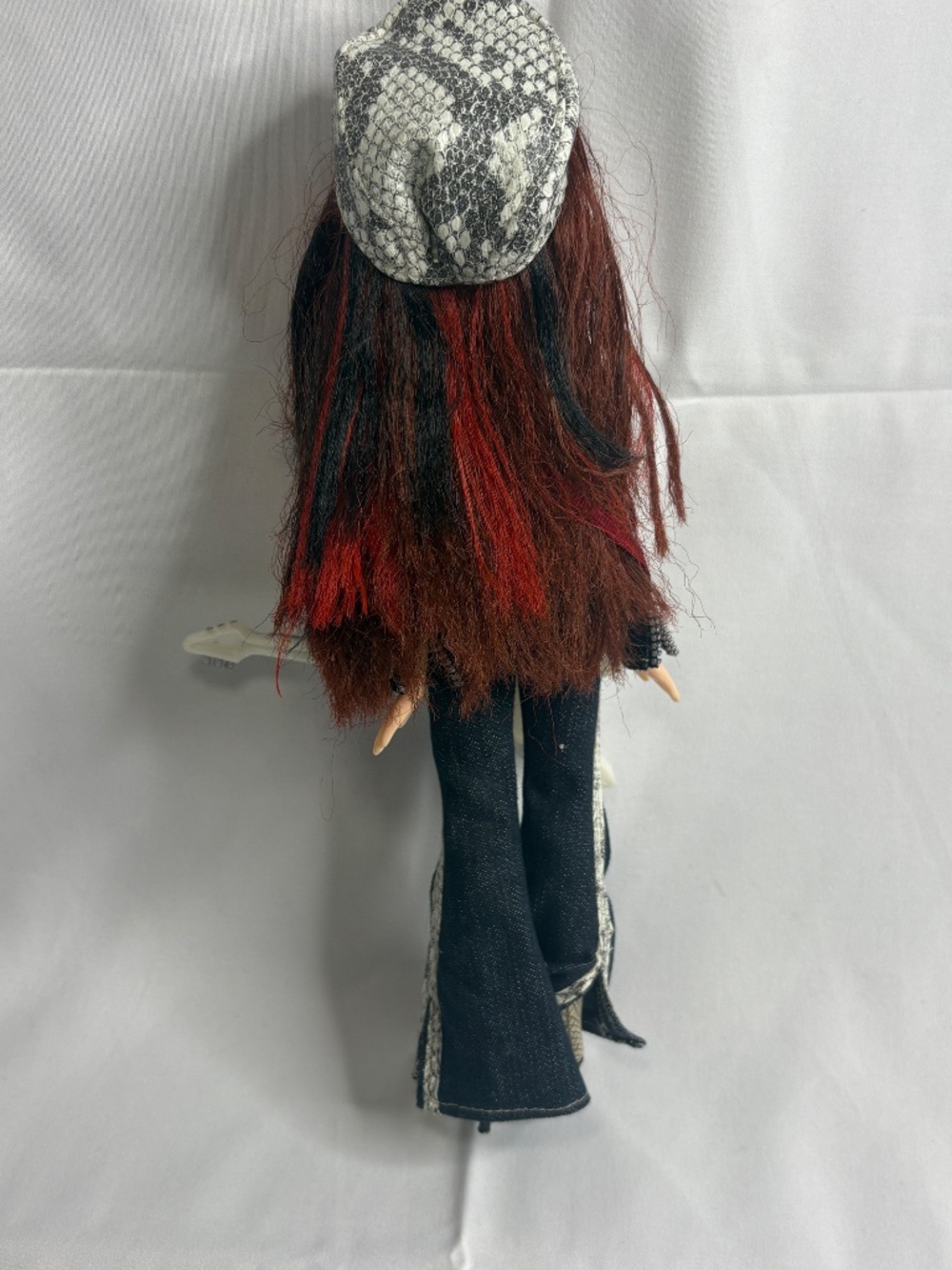 Vtg Bratz Rock Angelz Special Edition Roxxi Doll with Outfit Shoes Hat Guitar - Picture 5 of 11